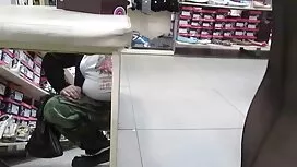 العمال يقنعون الرئيس ...