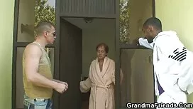 طوال اليوم متظاهرا ب ...