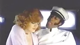 مراهق أسود يجلد شابا ...