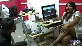 ميا مالكوفا) في عيد  ...