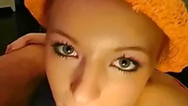 امرأة سمراء تسحق الف ...